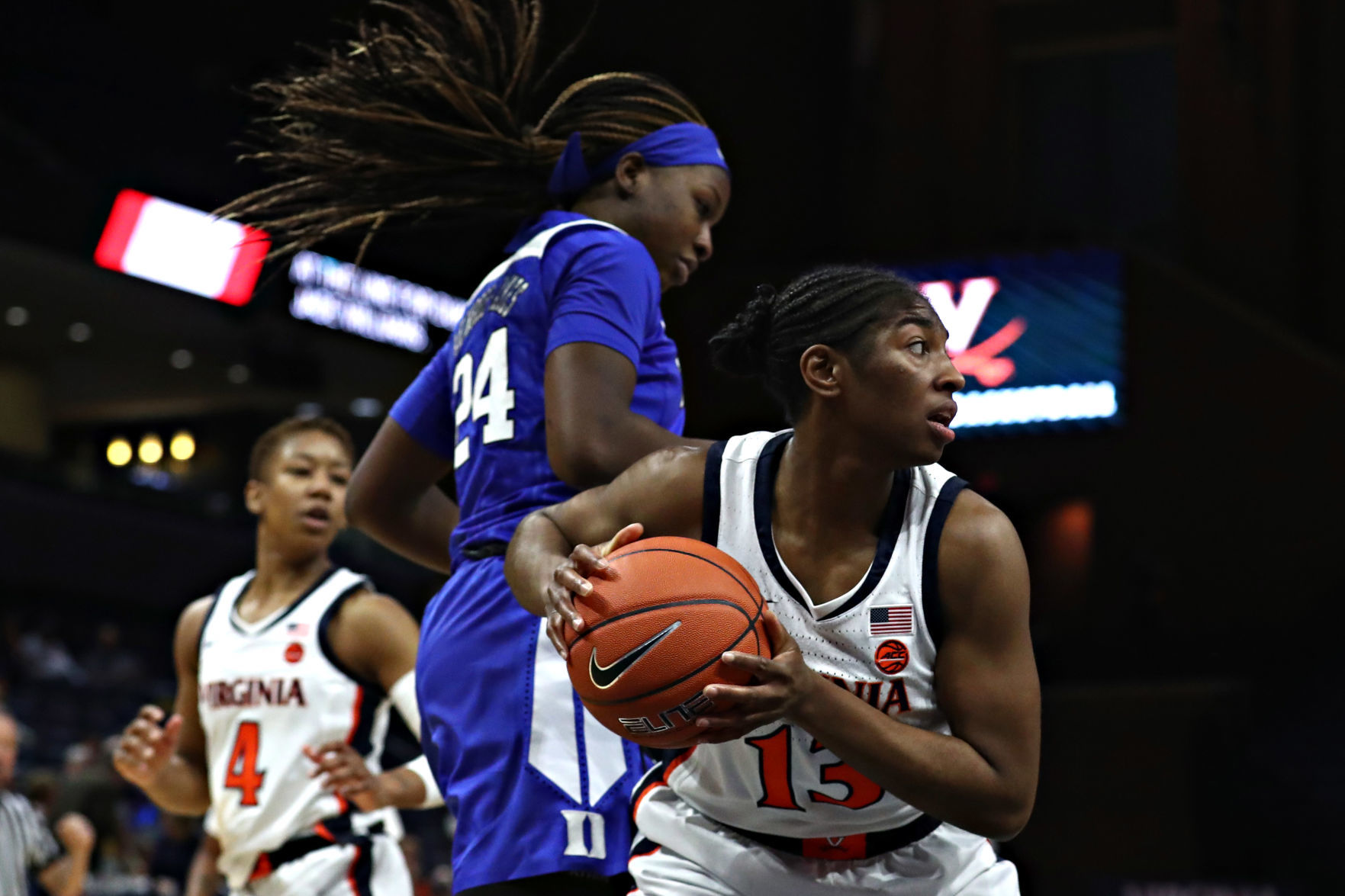 20200109_cdp_sports_uvawomhoops08.JPG